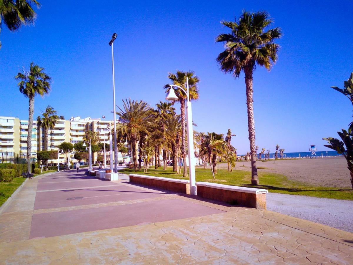 Apartamento Playa La Cala In Front Of The Beach Free Parking Málaga Exterior foto